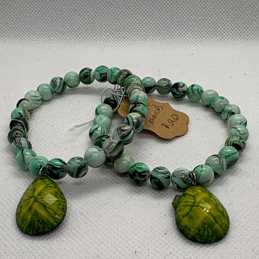 Artisan Green Beaded Bracelet Set with Pendant